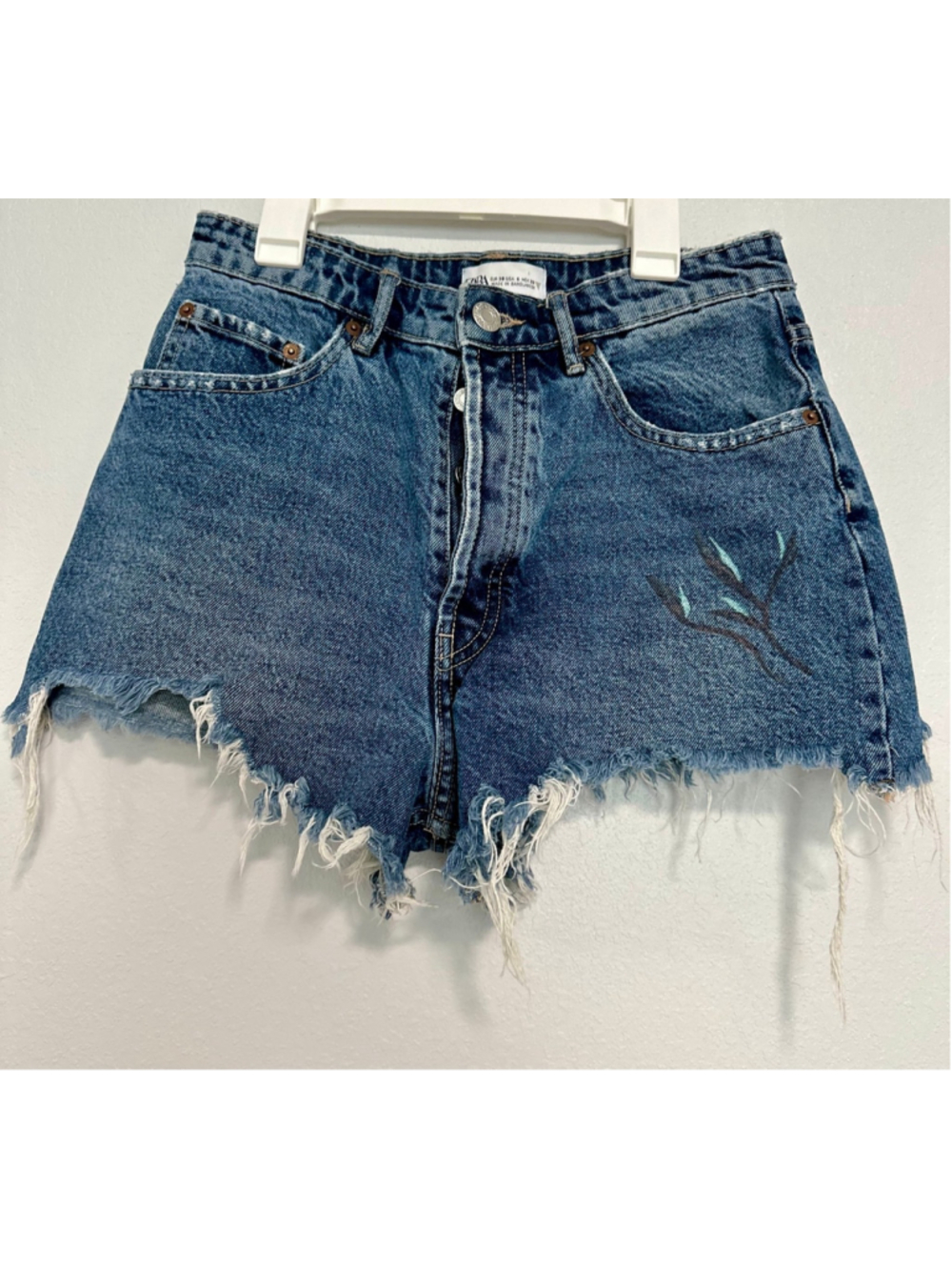 Zara mid rise dark wash denim shorts sz 6